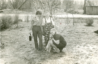 Stefanija+Strikaitiene+su+dukra+Jadvyga+ir+anuku+Alfonsu%2c+1974