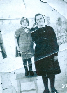 Valerija+Bruziene+su+dukra+Nijole.+Sibiras%2c+Dimitrijevka%2c+Krasnojarsko+kr.%2c+stotis+Timinskaja.+Apie+1950