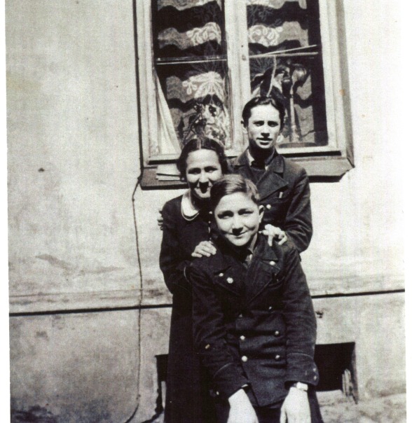 In the courtyard of the Tarbut Gymnasium, Vilnius, Pylimo St. 4, 1938. From left: Misha (?) Lapidus, Chasia Spanerflig and Icchok Pinski. Photocopy.