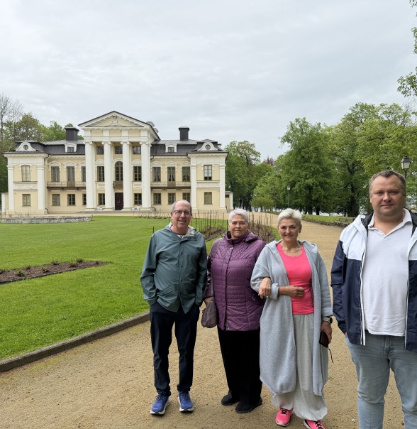 Eric Sandler, Konstancijos dukra Regina Augulienė su savo vaikais Lijana ir Nauriu