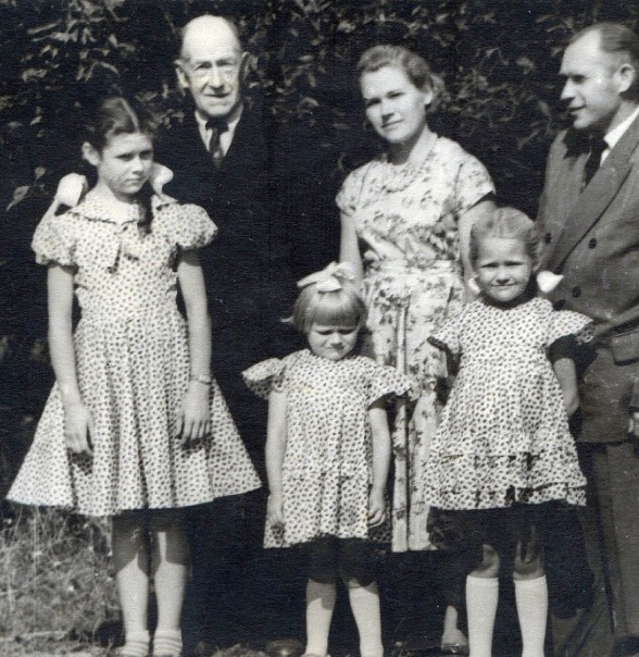 Petras Povilaika, Konstancija Povilaikaitė-Babinskienė, Jonas Babinskas ir jų dukros Virginija, Lina, Regina. 1958 m.