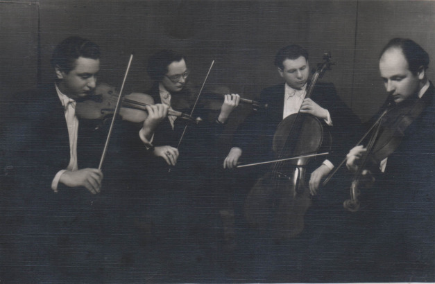 lietuvos-kvartetas-su-m-senderovu-1955-ii-001_1069-aa9568bee072486a4586ab7bd0536c83.jpg